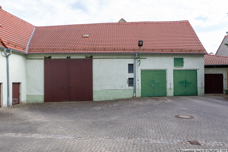 Ansicht Scheune und Garagen