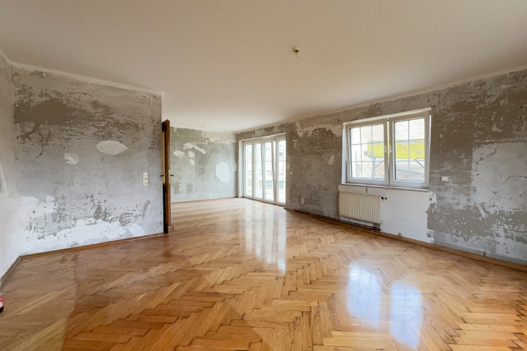 Wohnzimmer EG Zweifamilienhaus Tapeten entfernt