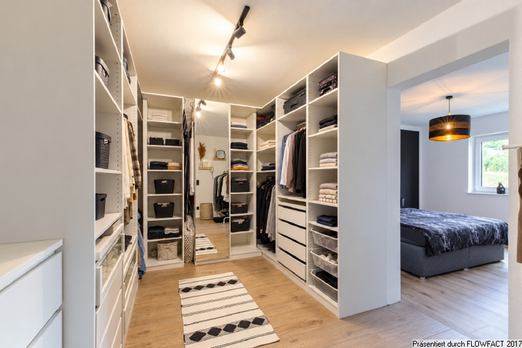 Ankleide und Schlafzimmer