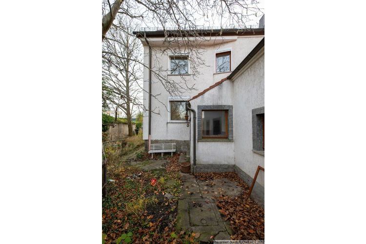 Blick von Osten auf das Wohnhaus