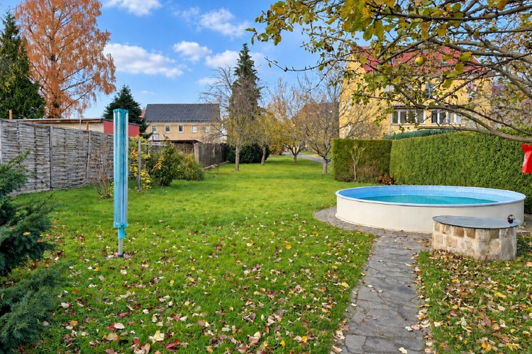 Garten mit Pool