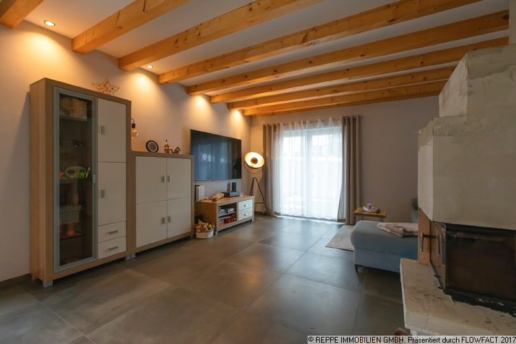 Wohnzimmer mit Kamin