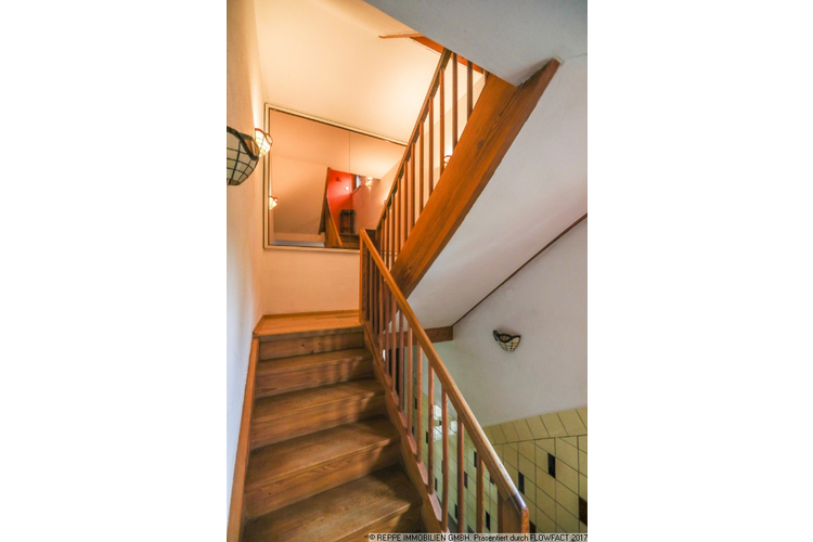Treppe zum Obergeschoß