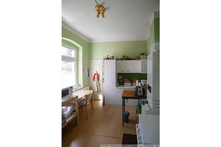 Küche mit Speisekammer