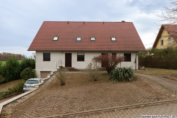 Einfamilienhaus mit Einliegerwohnung in ruhiger Lage