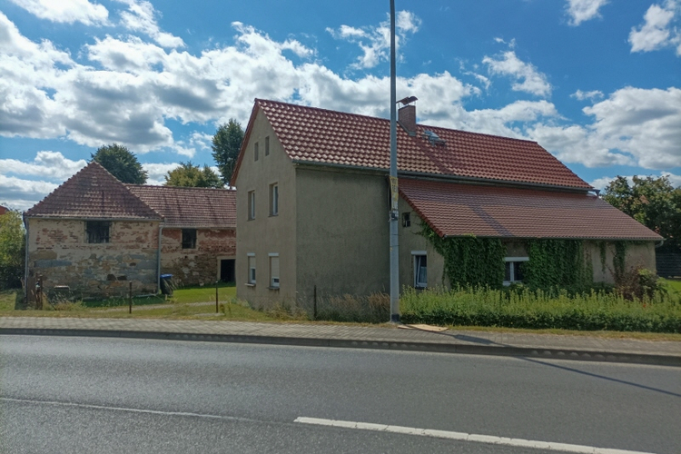 Hofstelle mit gro&szlig;z&uuml;gigem Grundst&uuml;ck