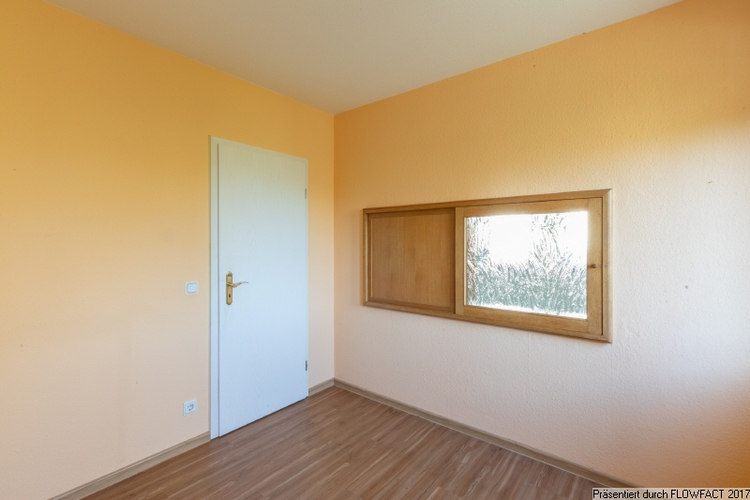 Esszimmer mit Durchreiche im Erdgeschoss