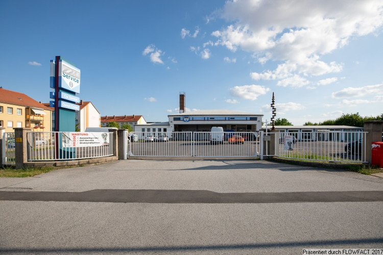 Haupttor zur Bundesstraße